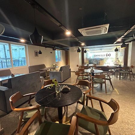 Wild Wings Premium Hotel Haydarabad Dış mekan fotoğraf