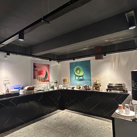 Wild Wings Premium Hotel Haydarabad Dış mekan fotoğraf
