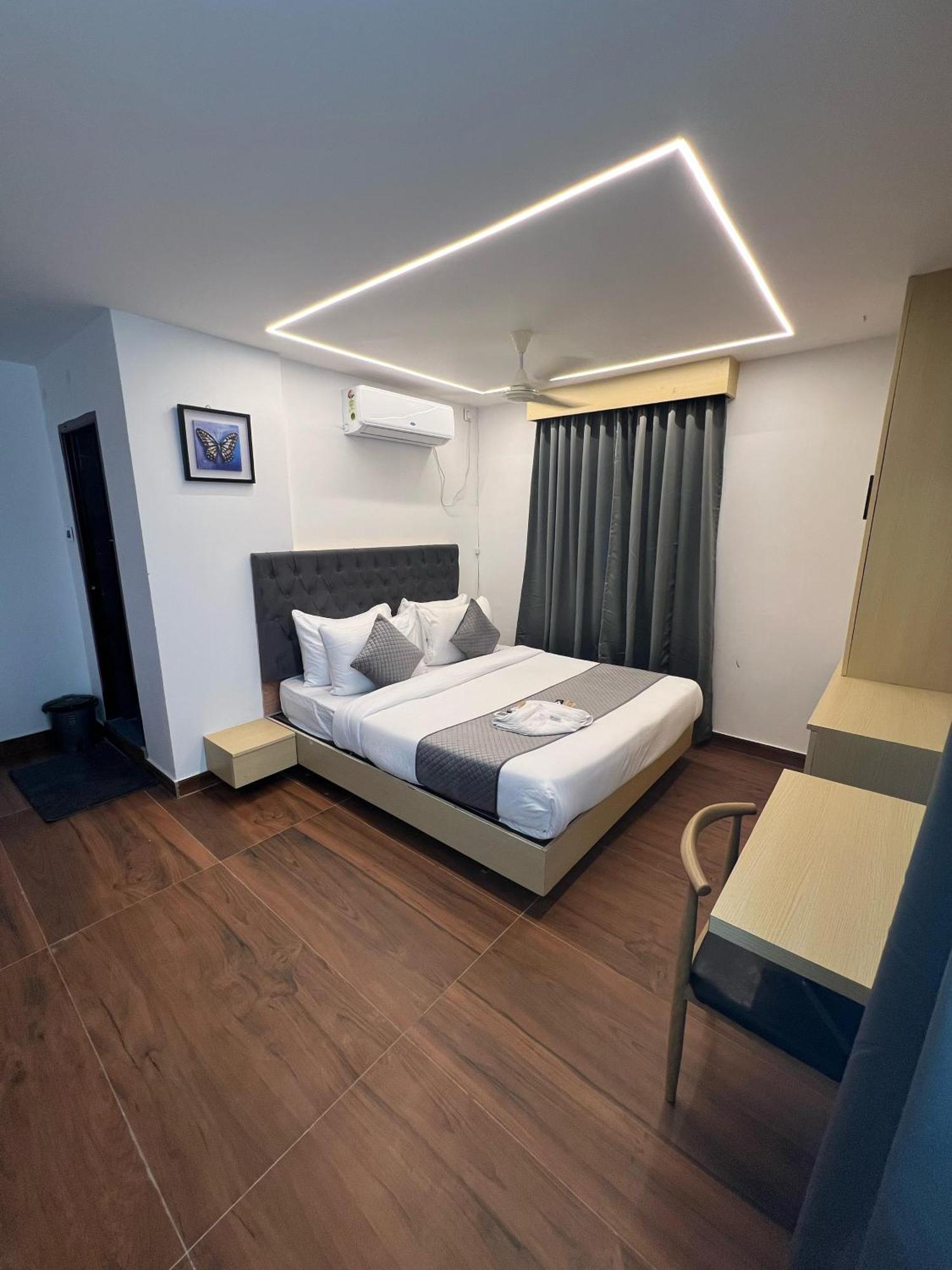 Wild Wings Premium Hotel Haydarabad Dış mekan fotoğraf
