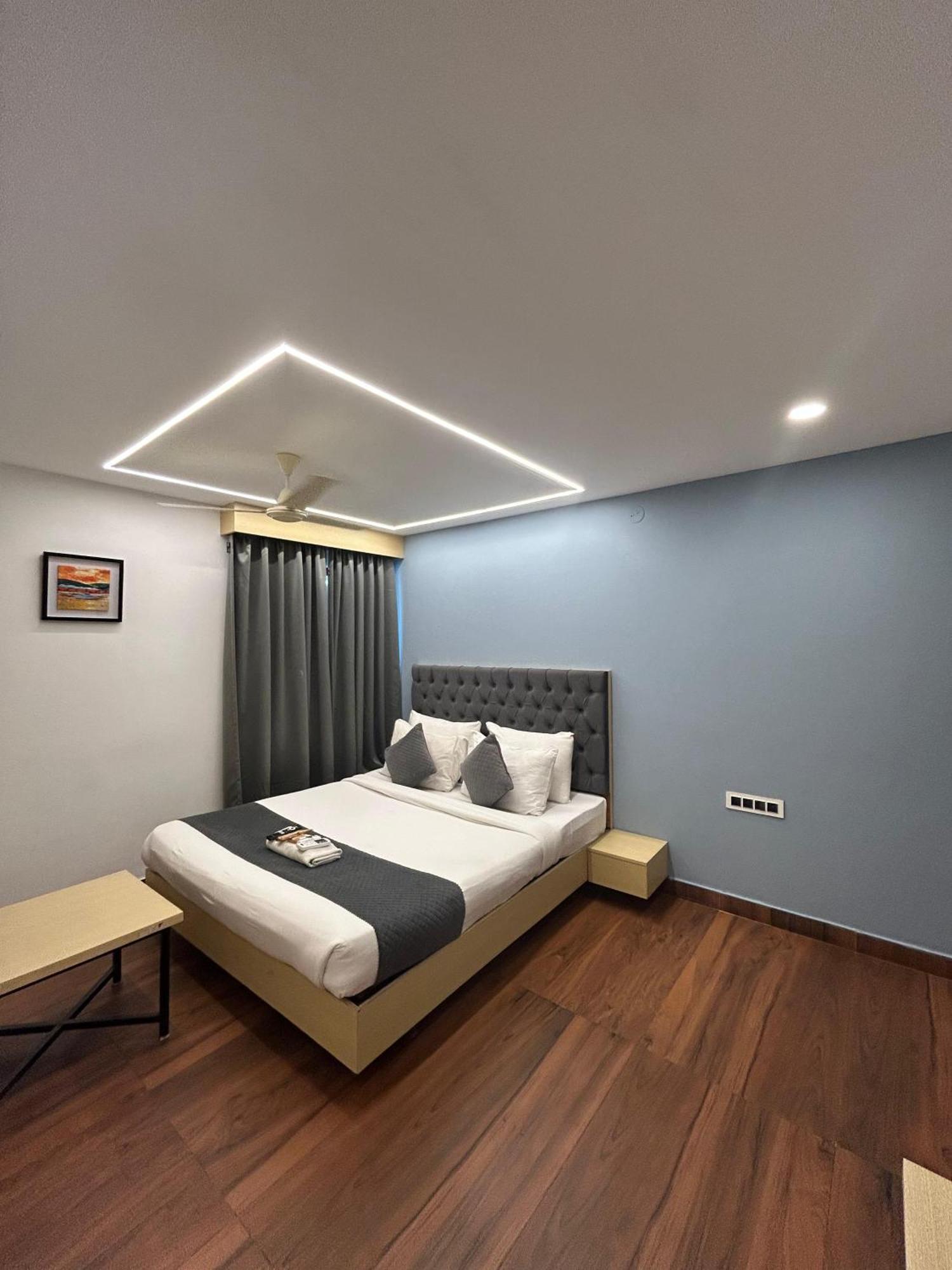 Wild Wings Premium Hotel Haydarabad Dış mekan fotoğraf