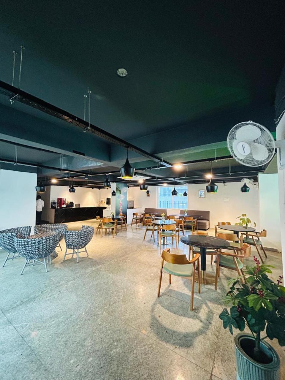 Wild Wings Premium Hotel Haydarabad Dış mekan fotoğraf