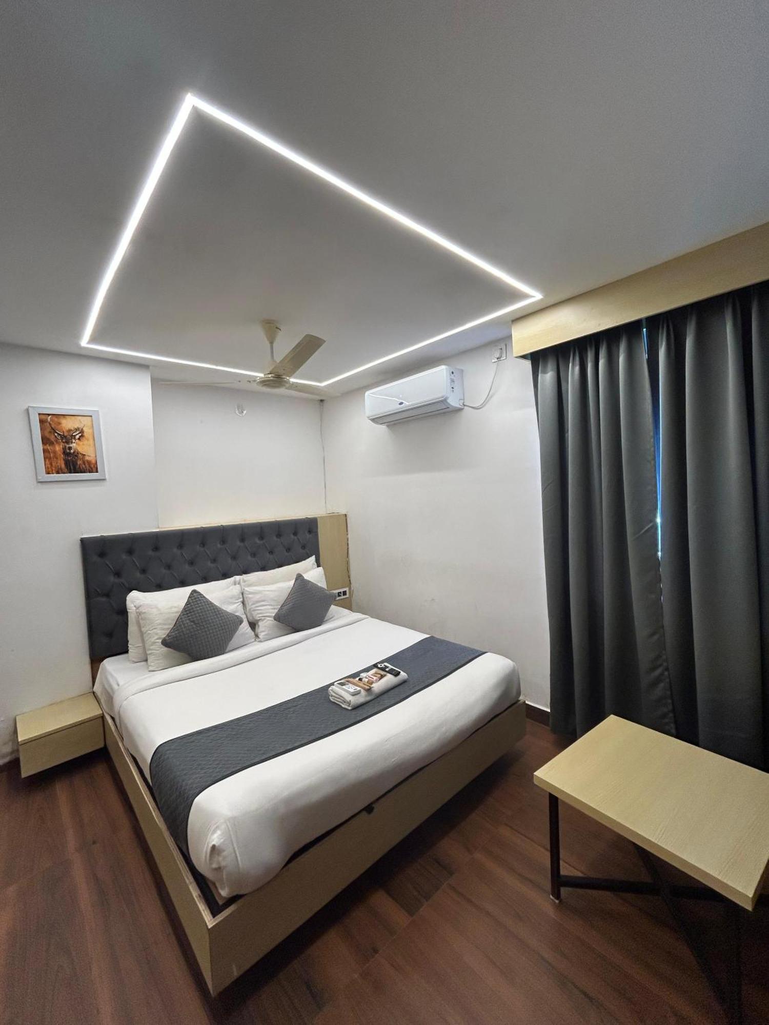 Wild Wings Premium Hotel Haydarabad Dış mekan fotoğraf