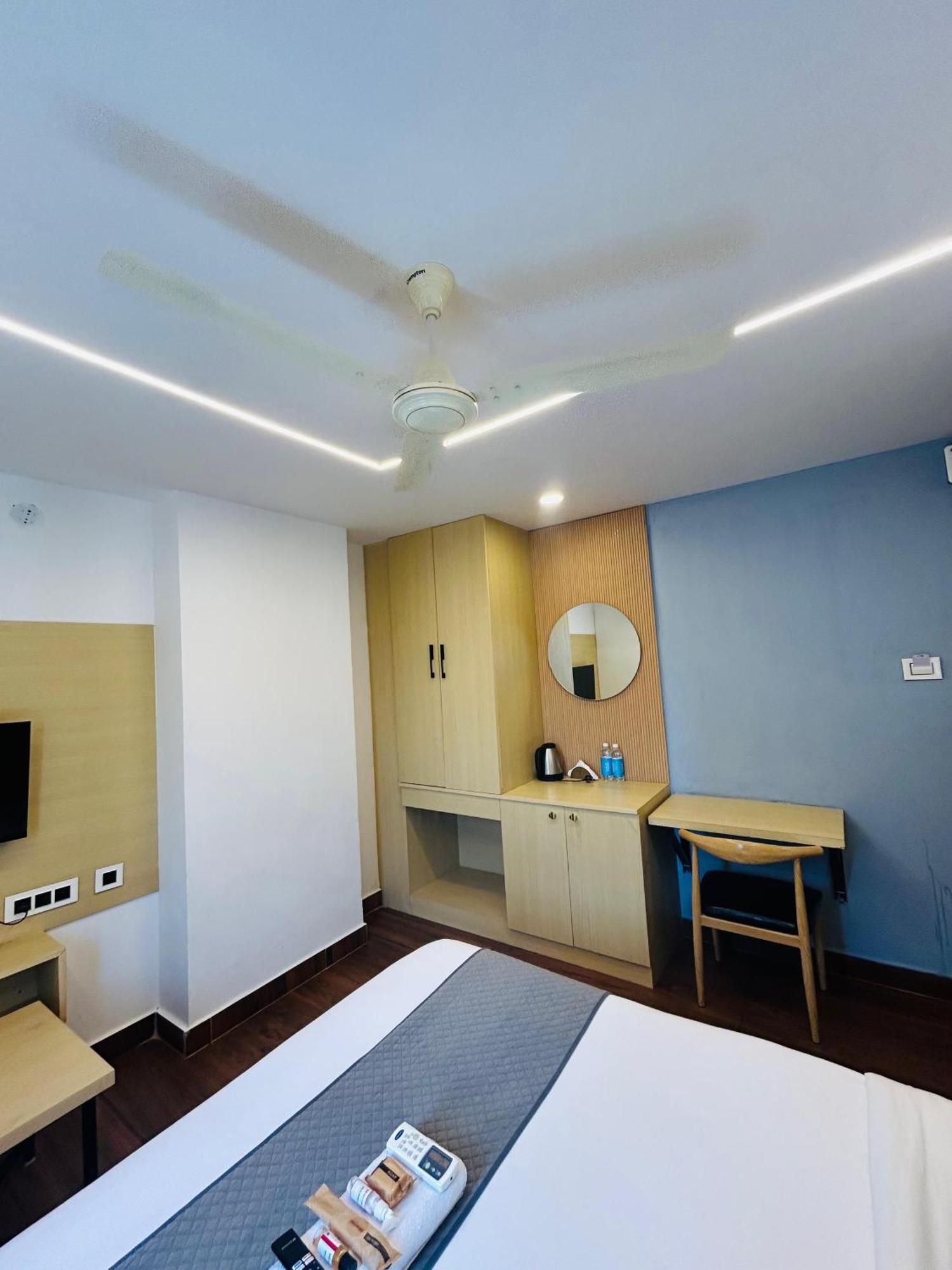 Wild Wings Premium Hotel Haydarabad Dış mekan fotoğraf