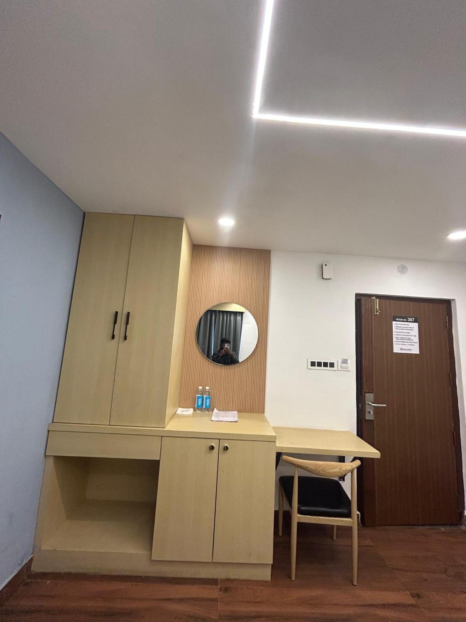 Wild Wings Premium Hotel Haydarabad Dış mekan fotoğraf