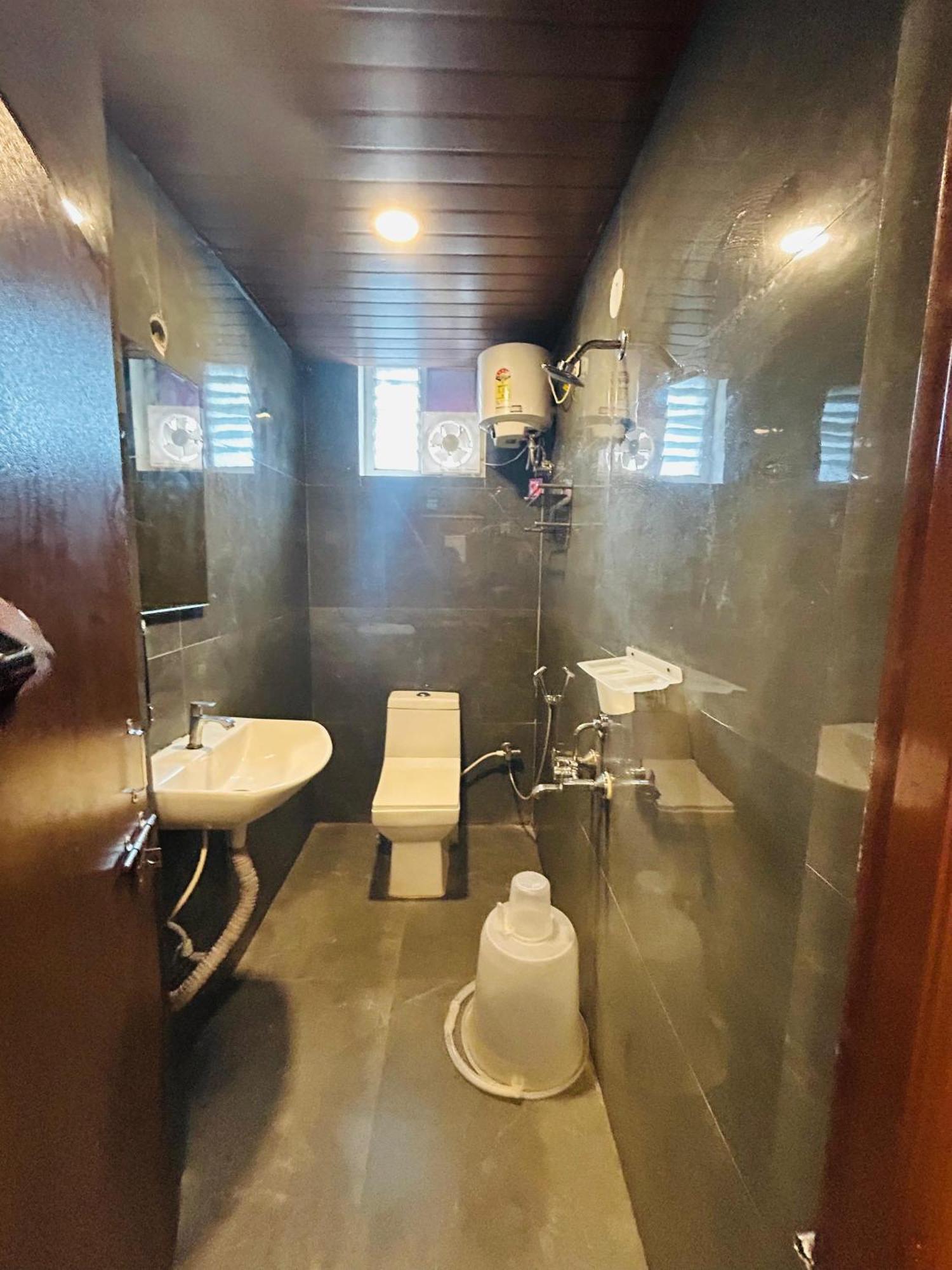 Wild Wings Premium Hotel Haydarabad Dış mekan fotoğraf