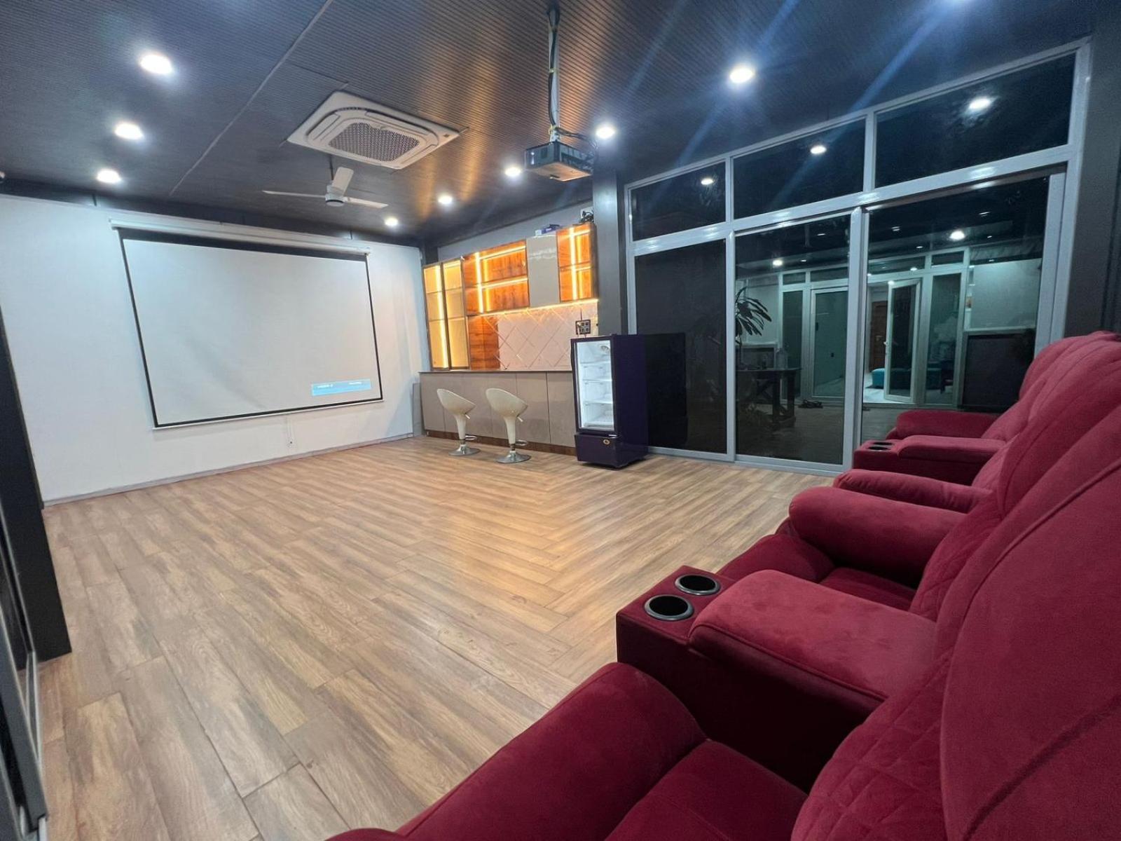 Wild Wings Premium Hotel Haydarabad Dış mekan fotoğraf