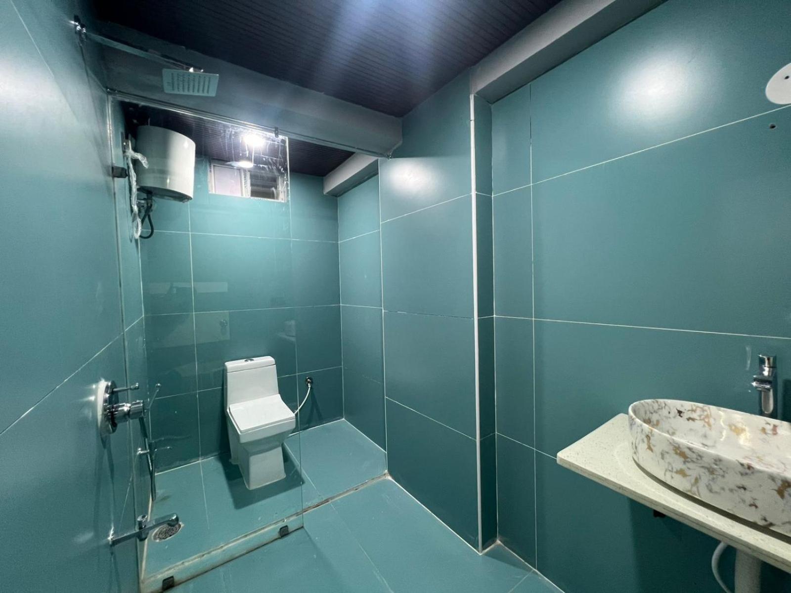 Wild Wings Premium Hotel Haydarabad Dış mekan fotoğraf