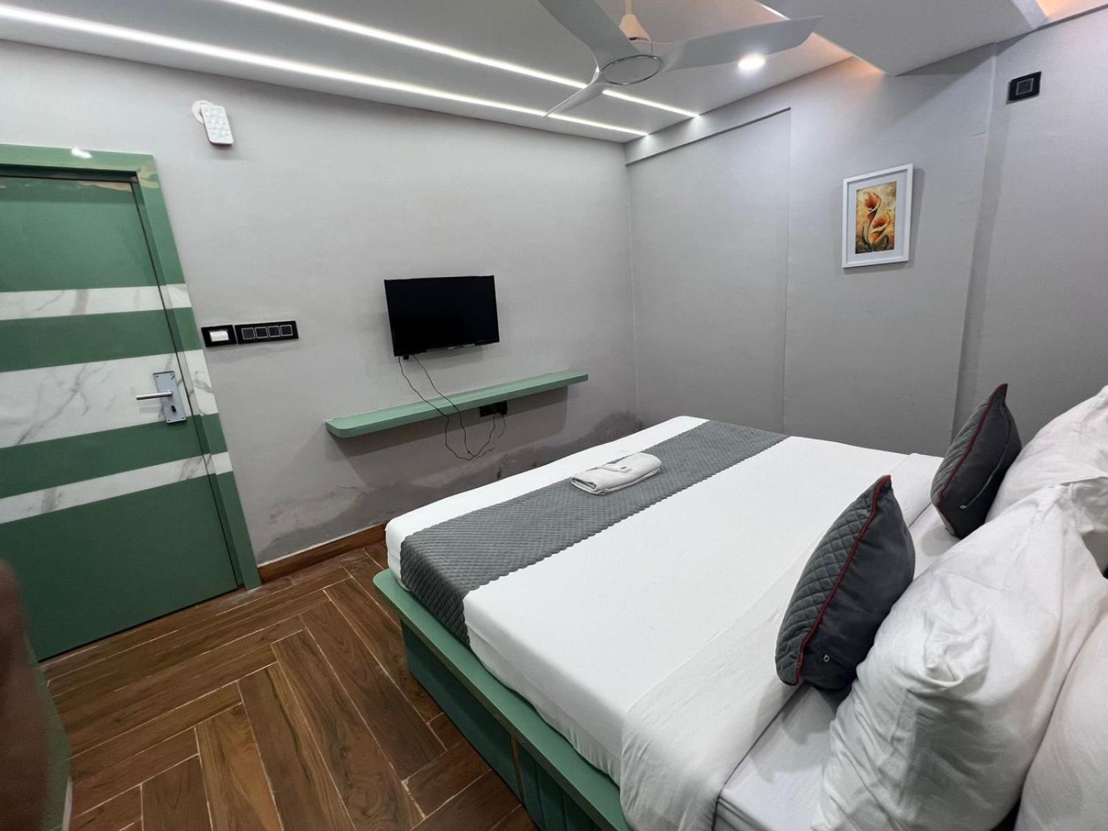 Wild Wings Premium Hotel Haydarabad Dış mekan fotoğraf
