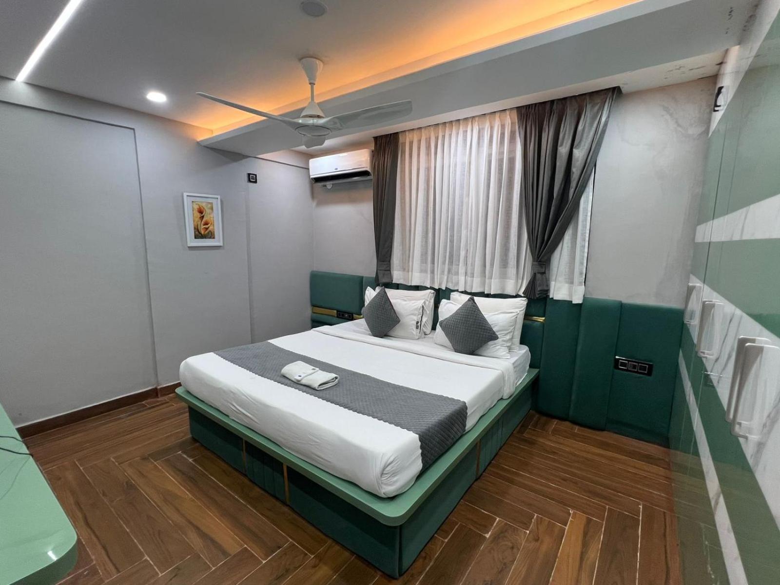 Wild Wings Premium Hotel Haydarabad Dış mekan fotoğraf