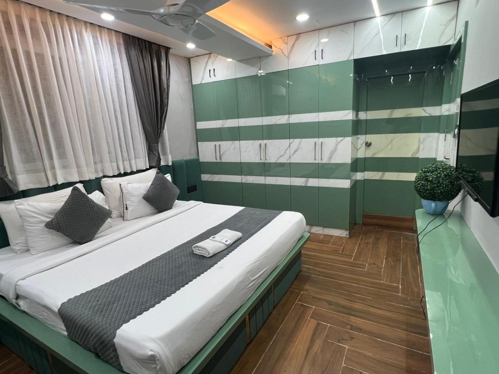 Wild Wings Premium Hotel Haydarabad Dış mekan fotoğraf