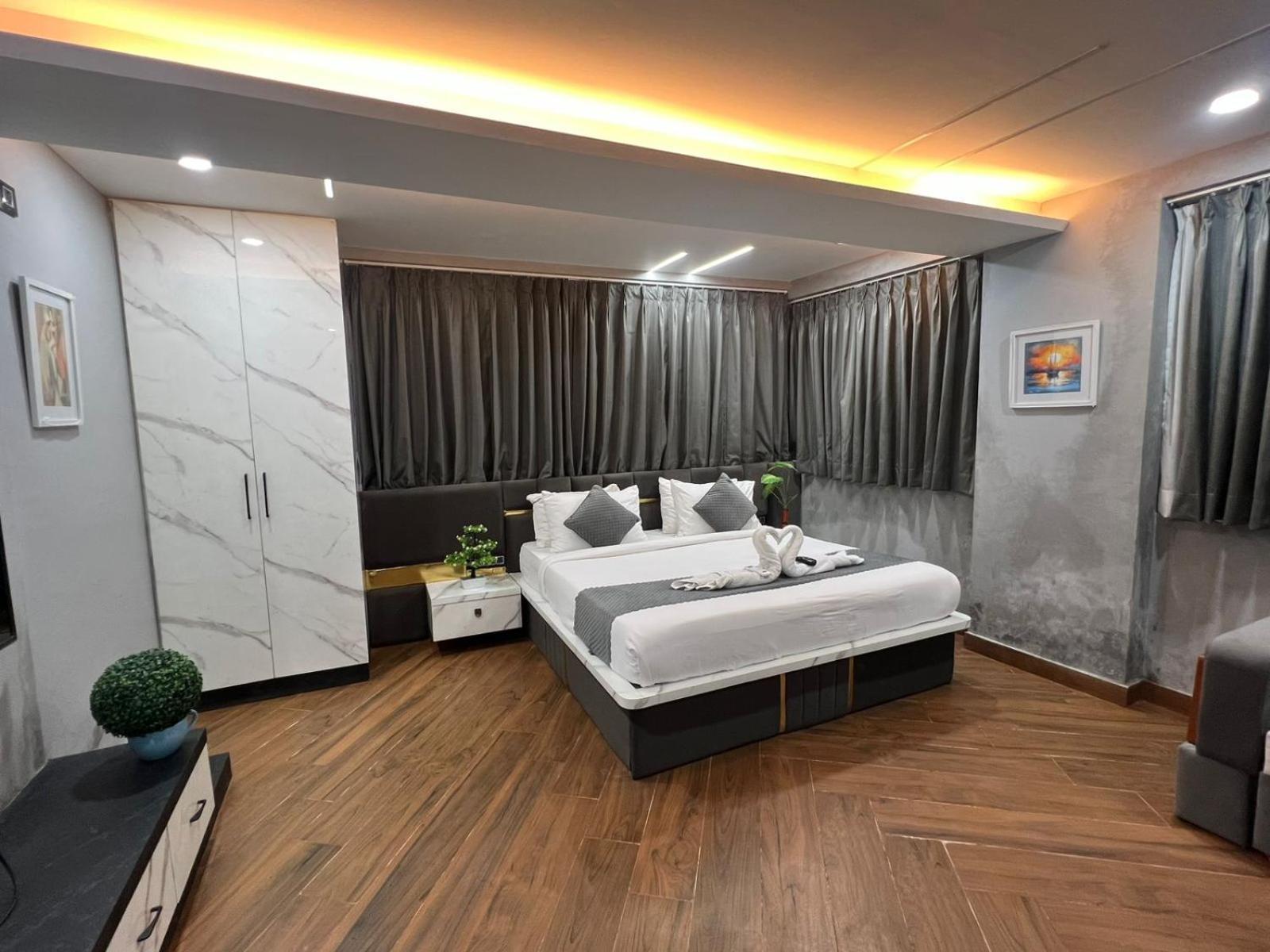 Wild Wings Premium Hotel Haydarabad Dış mekan fotoğraf
