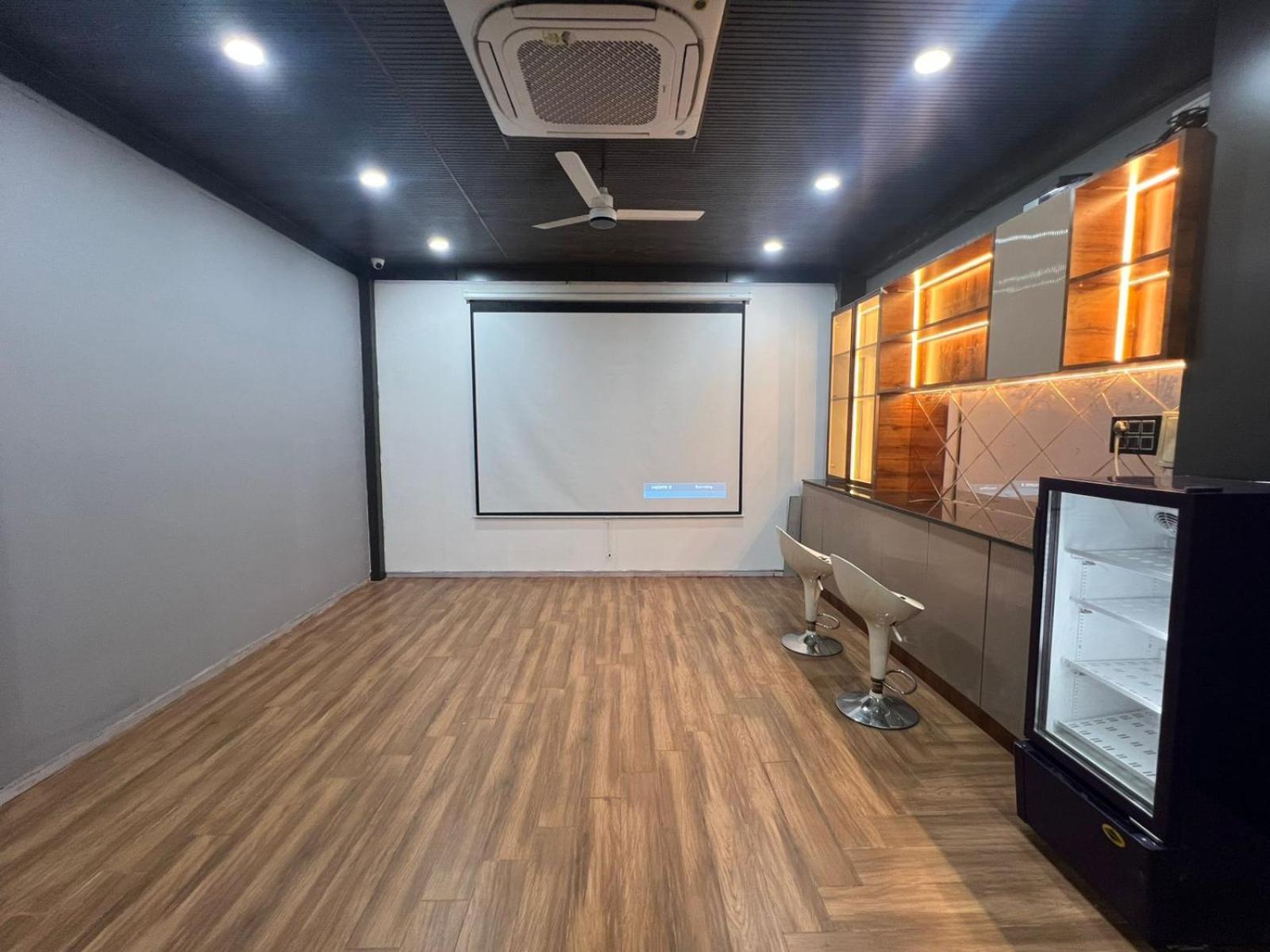 Wild Wings Premium Hotel Haydarabad Dış mekan fotoğraf