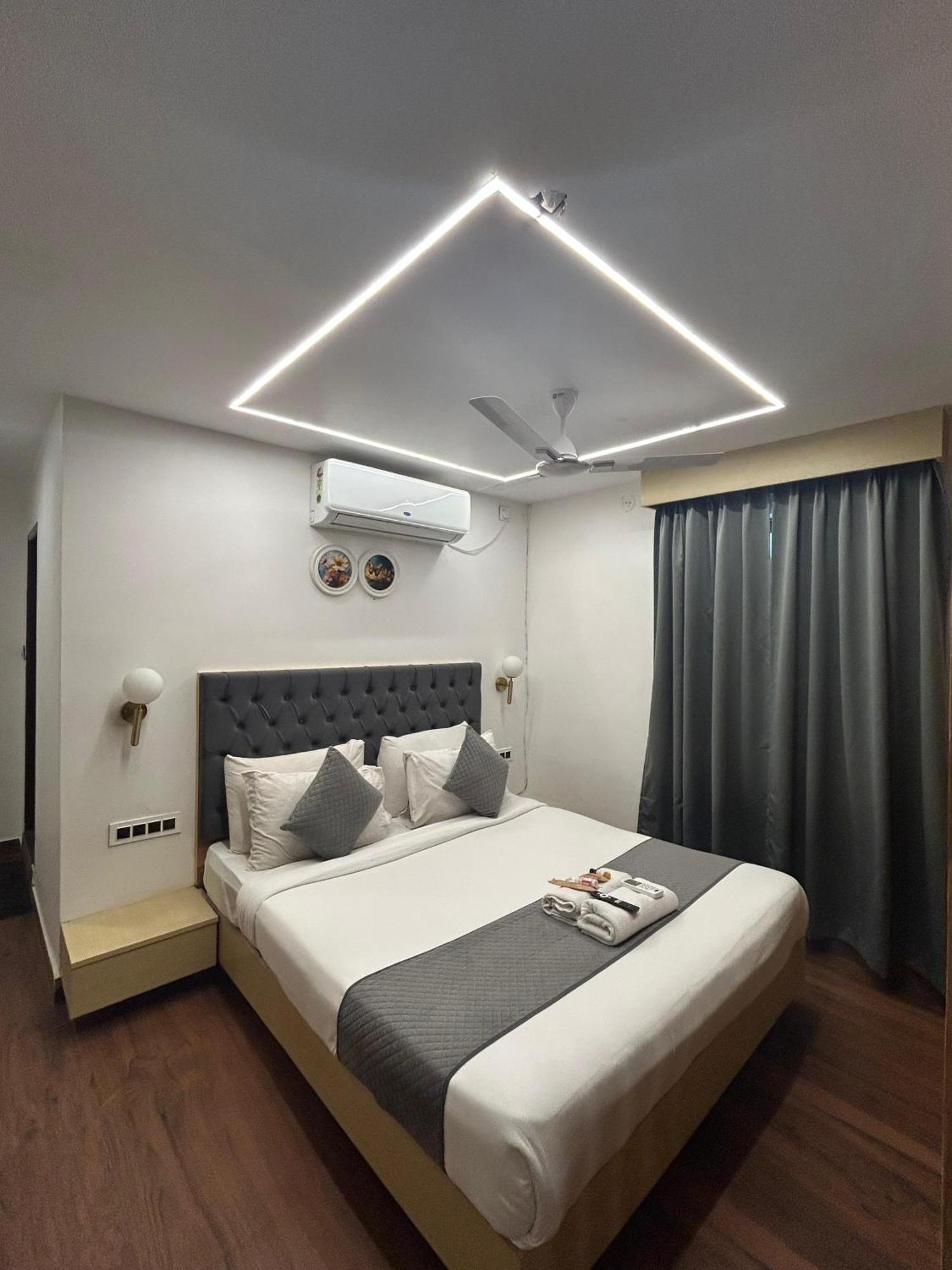 Wild Wings Premium Hotel Haydarabad Dış mekan fotoğraf