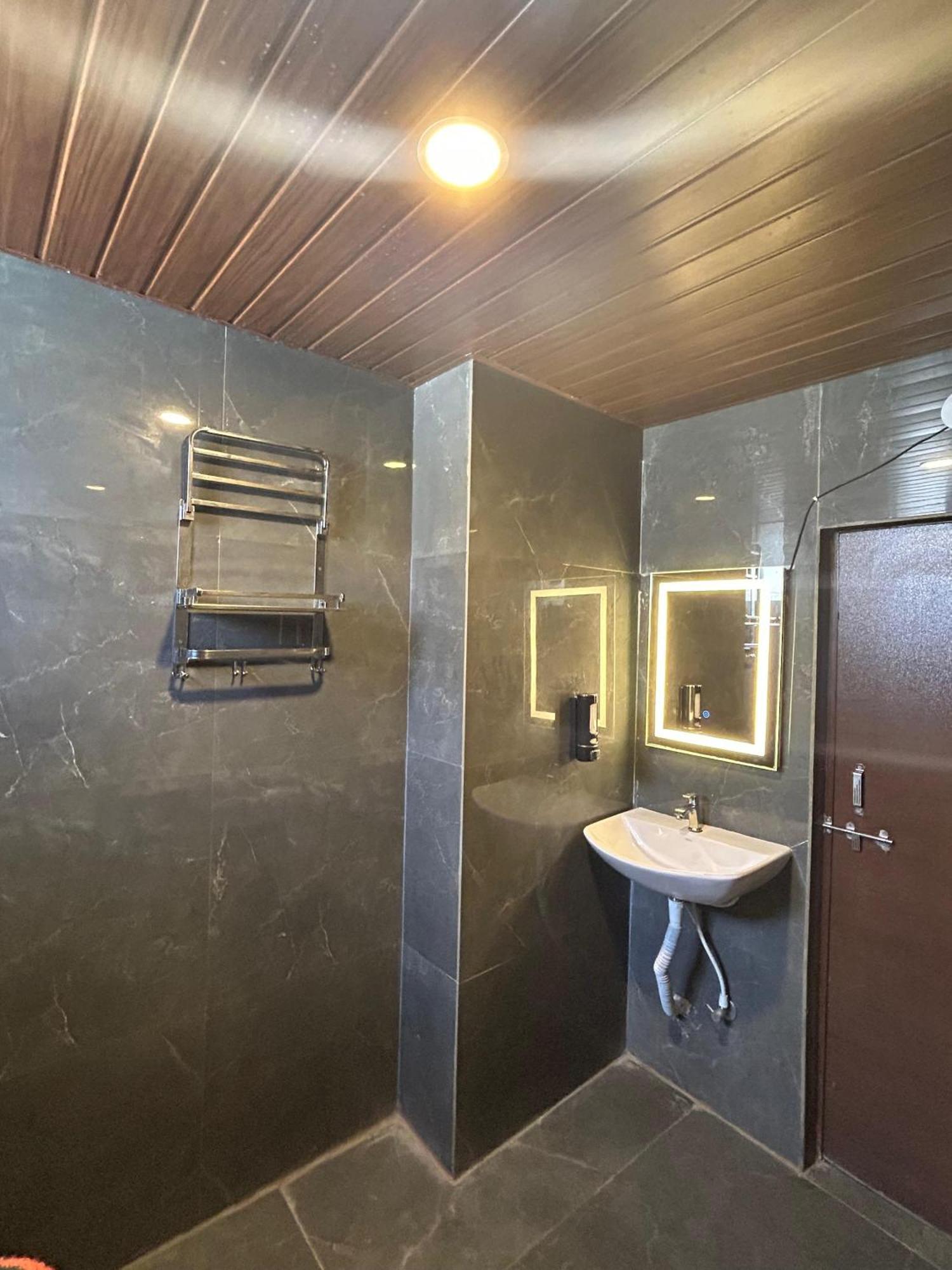 Wild Wings Premium Hotel Haydarabad Dış mekan fotoğraf