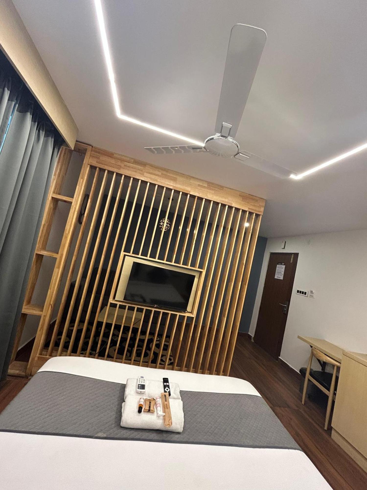 Wild Wings Premium Hotel Haydarabad Dış mekan fotoğraf