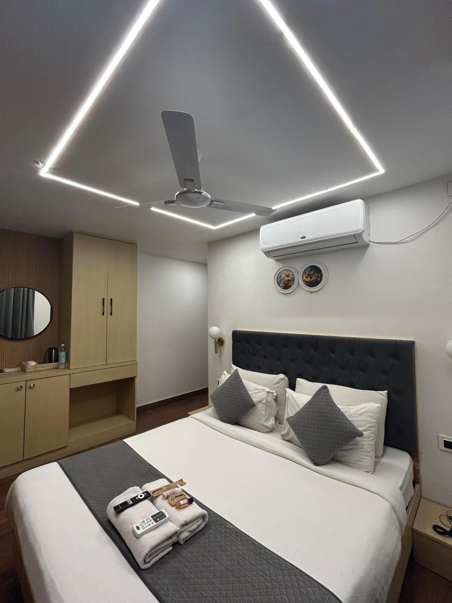Wild Wings Premium Hotel Haydarabad Dış mekan fotoğraf