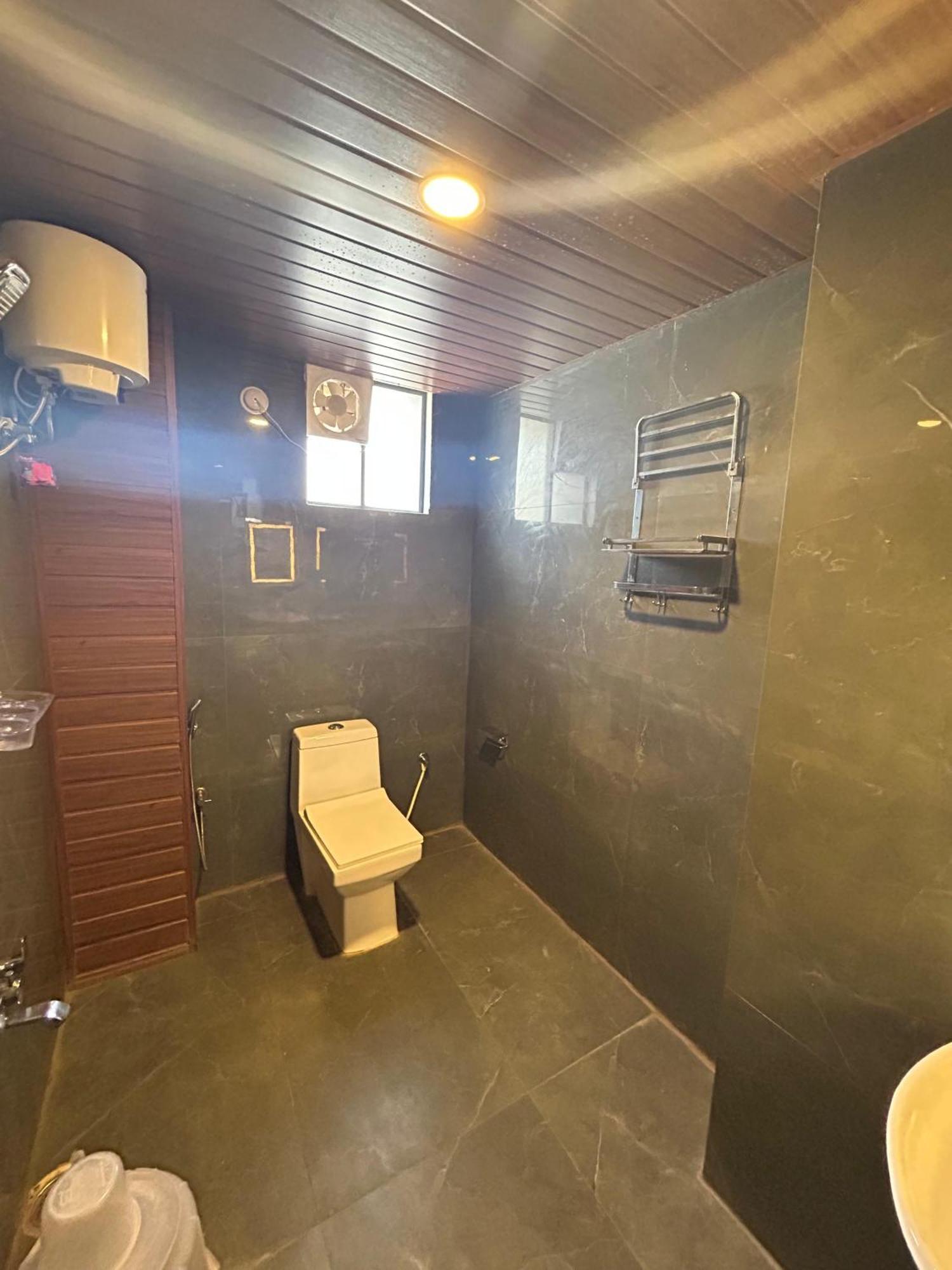 Wild Wings Premium Hotel Haydarabad Dış mekan fotoğraf